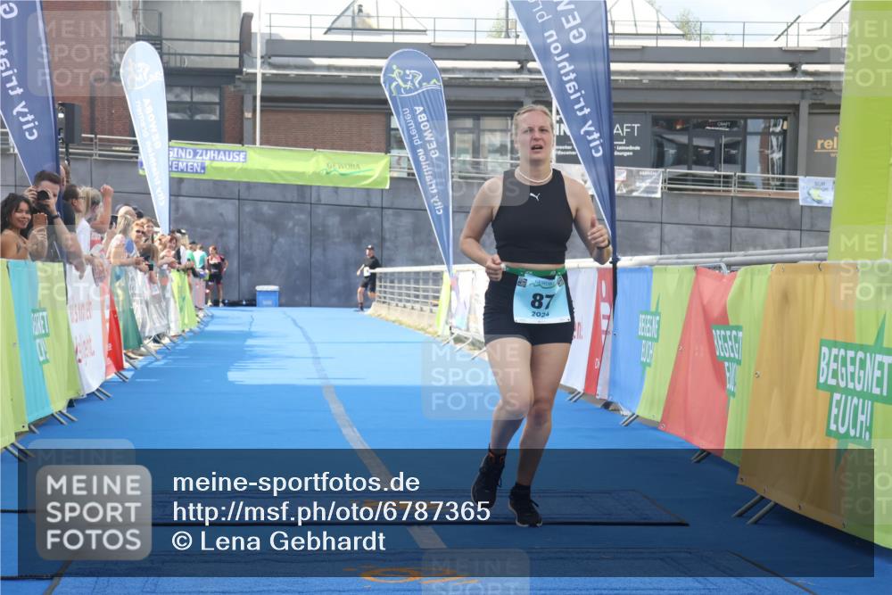 11.08.2024 - GEWOBA Citytriathlon Bremen Lena Gebhardt http://msf.ph/oto/6787365 11.08.2024 11:15:46 Ziel 87, 114 meine-sportfotos.de