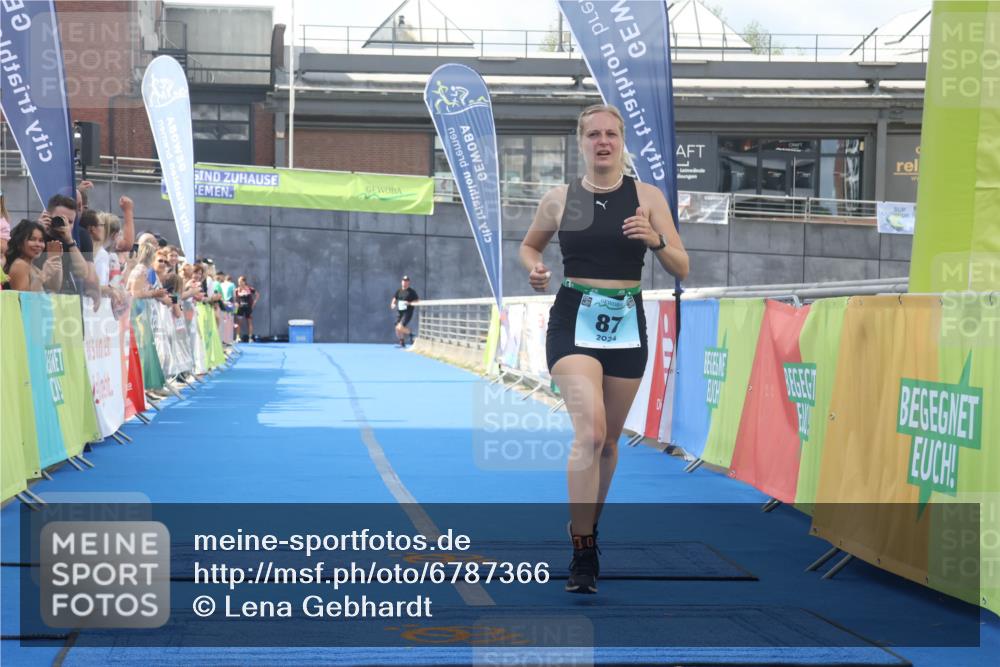 11.08.2024 - GEWOBA Citytriathlon Bremen Lena Gebhardt http://msf.ph/oto/6787366 11.08.2024 11:15:47 Ziel 87, 114 meine-sportfotos.de