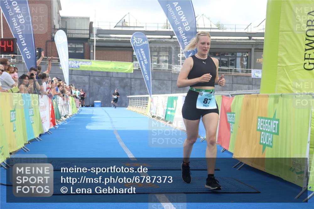 11.08.2024 - GEWOBA Citytriathlon Bremen Lena Gebhardt http://msf.ph/oto/6787373 11.08.2024 11:15:47 Ziel 87, 114 meine-sportfotos.de