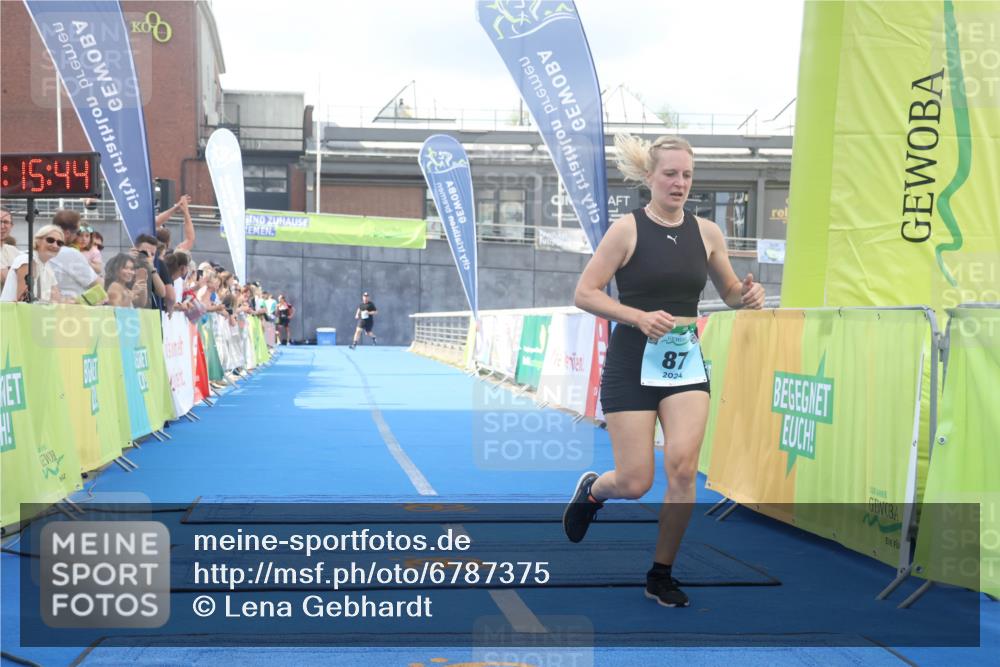 11.08.2024 - GEWOBA Citytriathlon Bremen Lena Gebhardt http://msf.ph/oto/6787375 11.08.2024 11:15:47 Ziel 87, 114 meine-sportfotos.de