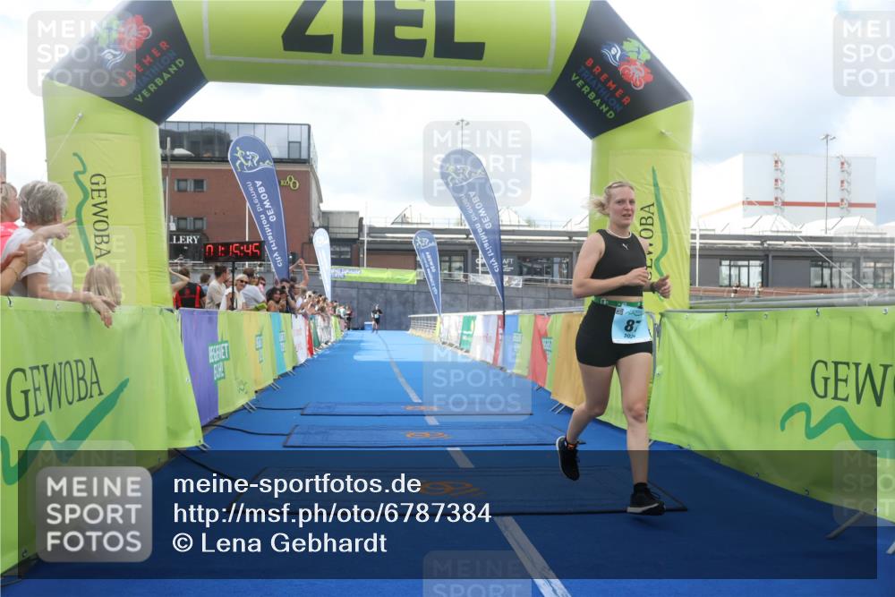 11.08.2024 - GEWOBA Citytriathlon Bremen Lena Gebhardt http://msf.ph/oto/6787384 11.08.2024 11:15:48 Ziel 71, 87, 114 meine-sportfotos.de
