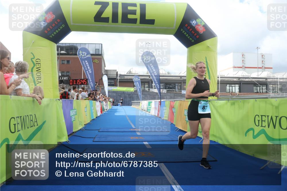 11.08.2024 - GEWOBA Citytriathlon Bremen Lena Gebhardt http://msf.ph/oto/6787385 11.08.2024 11:15:48 Ziel 71, 87, 114 meine-sportfotos.de