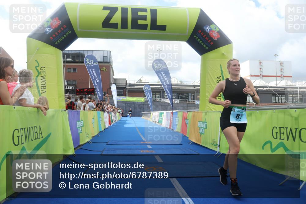 11.08.2024 - GEWOBA Citytriathlon Bremen Lena Gebhardt http://msf.ph/oto/6787389 11.08.2024 11:15:48 Ziel 71, 87, 114 meine-sportfotos.de