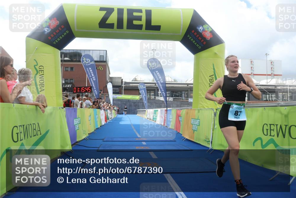 11.08.2024 - GEWOBA Citytriathlon Bremen Lena Gebhardt http://msf.ph/oto/6787390 11.08.2024 11:15:48 Ziel 71, 87, 114 meine-sportfotos.de
