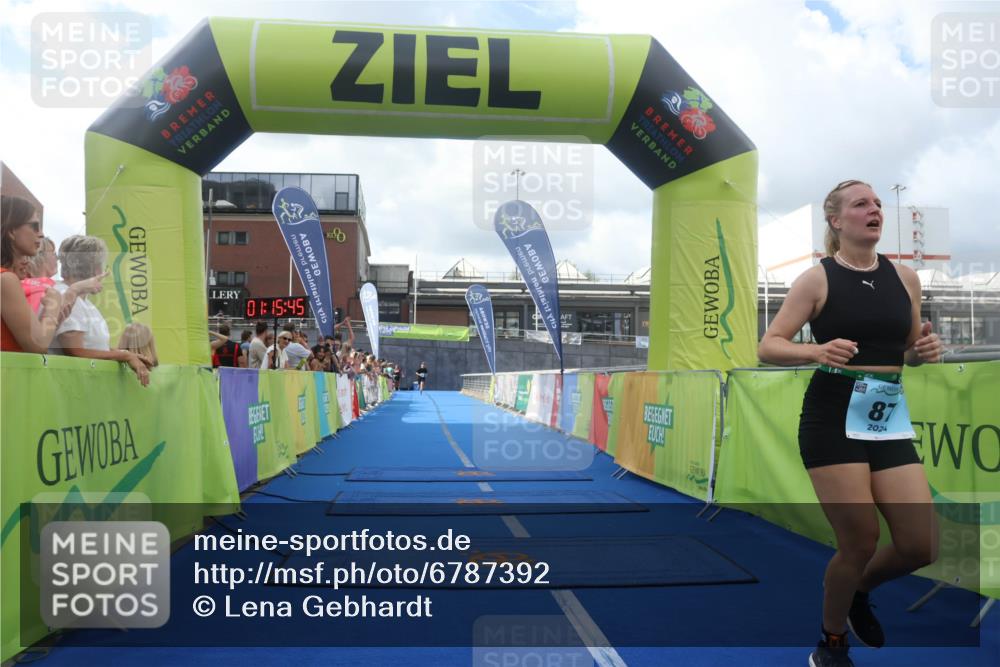 11.08.2024 - GEWOBA Citytriathlon Bremen Lena Gebhardt http://msf.ph/oto/6787392 11.08.2024 11:15:48 Ziel 71, 87, 114 meine-sportfotos.de