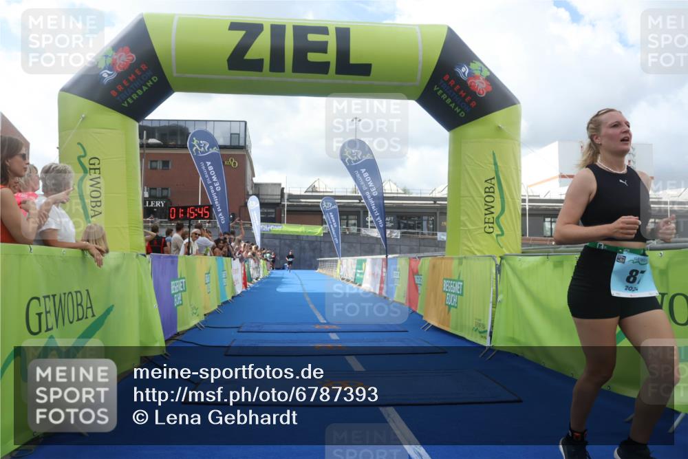 11.08.2024 - GEWOBA Citytriathlon Bremen Lena Gebhardt http://msf.ph/oto/6787393 11.08.2024 11:15:48 Ziel 71, 87, 114 meine-sportfotos.de