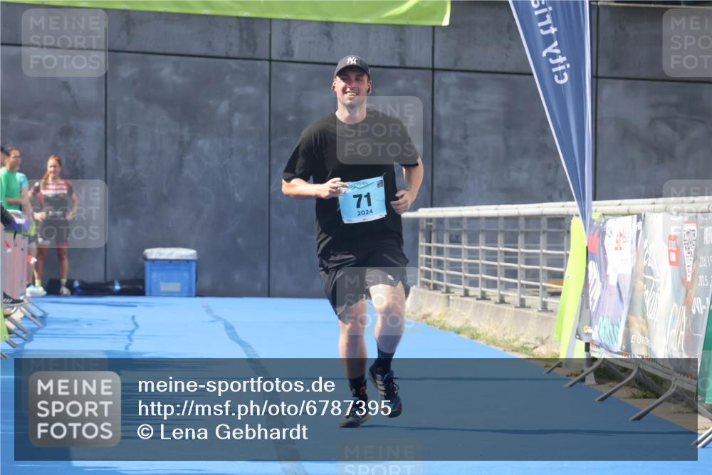 11.08.2024 - GEWOBA Citytriathlon Bremen Lena Gebhardt http://msf.ph/oto/6787395 11.08.2024 11:15:54 Ziel 71, 87 meine-sportfotos.de