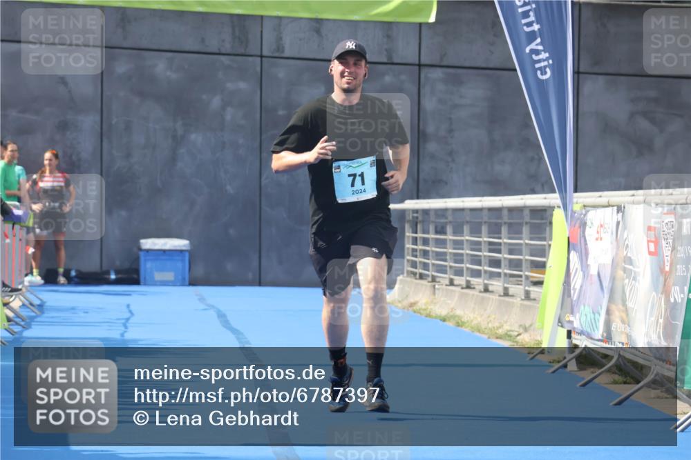 11.08.2024 - GEWOBA Citytriathlon Bremen Lena Gebhardt http://msf.ph/oto/6787397 11.08.2024 11:15:54 Ziel 71, 87 meine-sportfotos.de