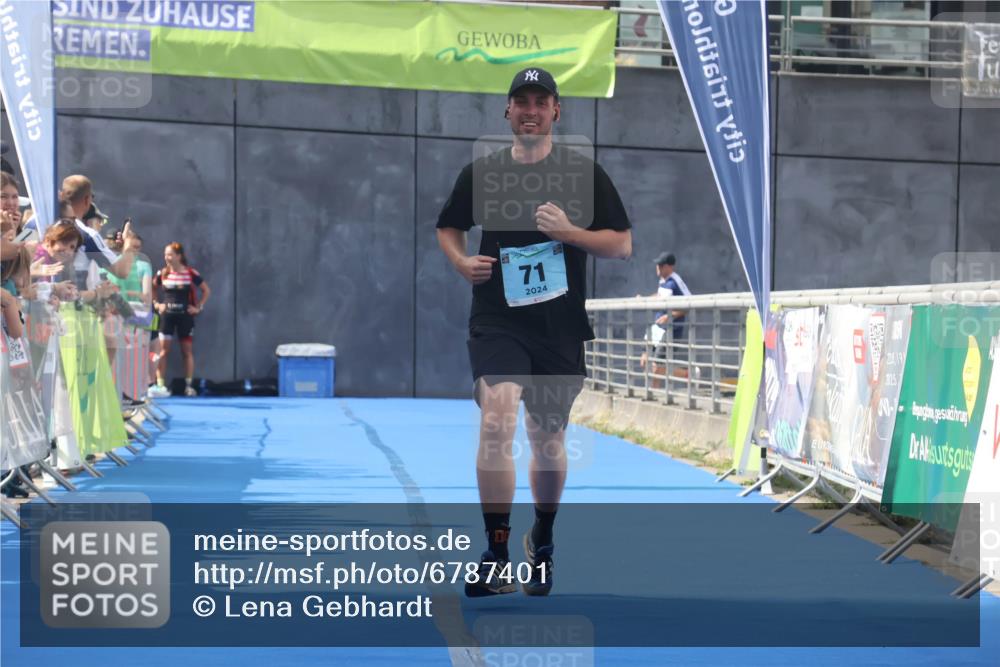 11.08.2024 - GEWOBA Citytriathlon Bremen Lena Gebhardt http://msf.ph/oto/6787401 11.08.2024 11:15:56 Ziel 71 meine-sportfotos.de