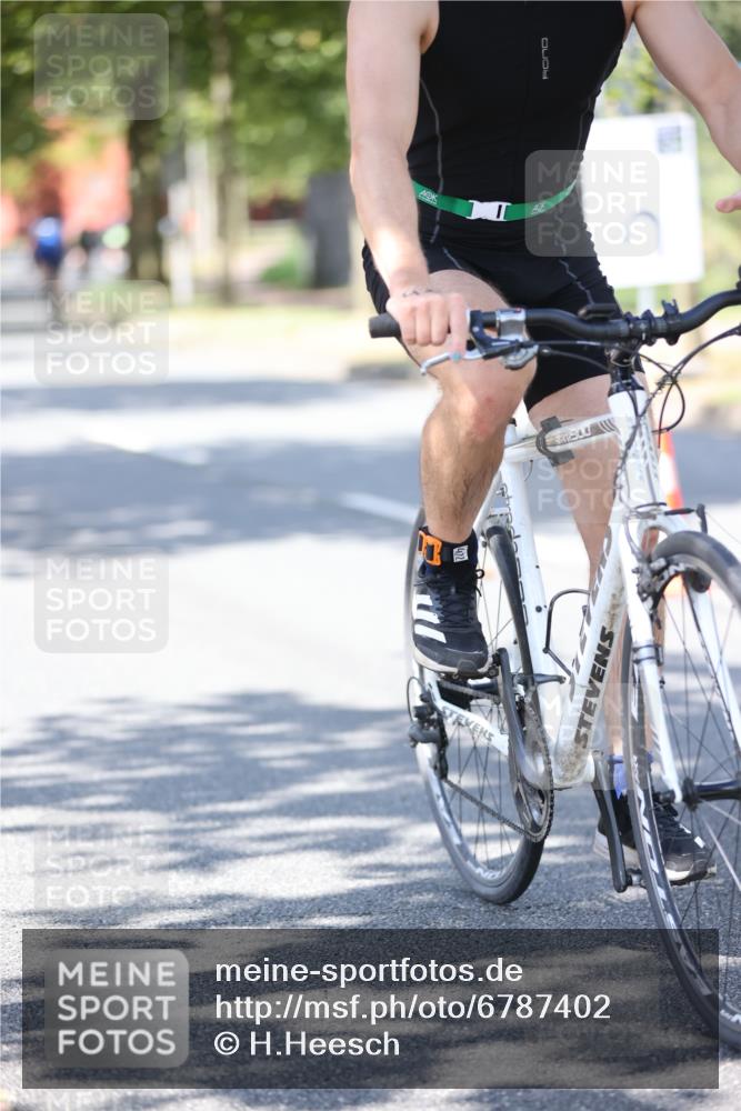 11.08.2024 - GEWOBA Citytriathlon Bremen H.Heesch http://msf.ph/oto/6787402 11.08.2024 13:13:11 Radfahren 281, 422, 447, 448, 457, 528 meine-sportfotos.de