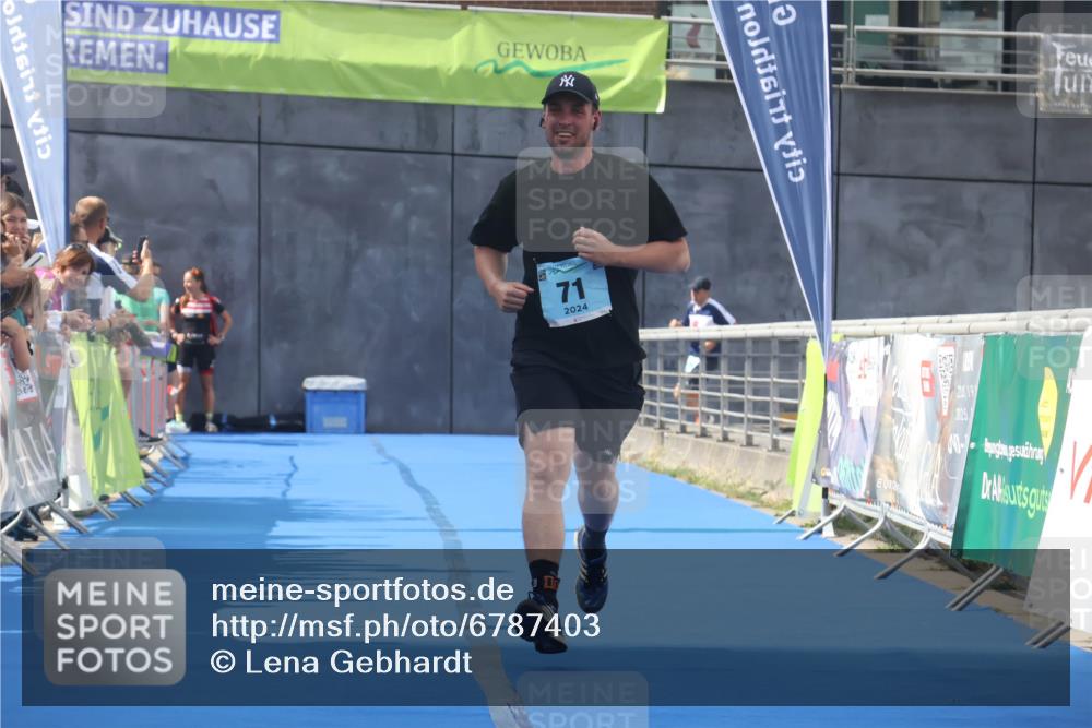 11.08.2024 - GEWOBA Citytriathlon Bremen Lena Gebhardt http://msf.ph/oto/6787403 11.08.2024 11:15:56 Ziel 71 meine-sportfotos.de