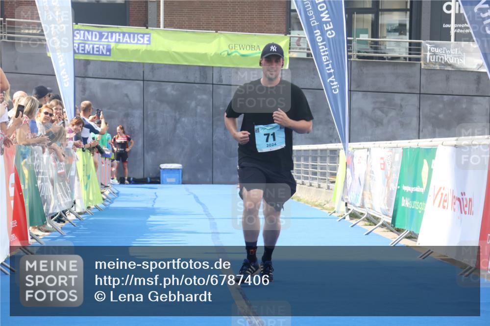 11.08.2024 - GEWOBA Citytriathlon Bremen Lena Gebhardt http://msf.ph/oto/6787406 11.08.2024 11:15:56 Ziel 71 meine-sportfotos.de