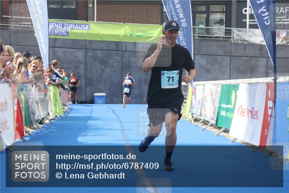 11.08.2024 - GEWOBA Citytriathlon Bremen Lena Gebhardt http://msf.ph/oto/6787409 11.08.2024 11:15:57 Ziel 15, 71 meine-sportfotos.de