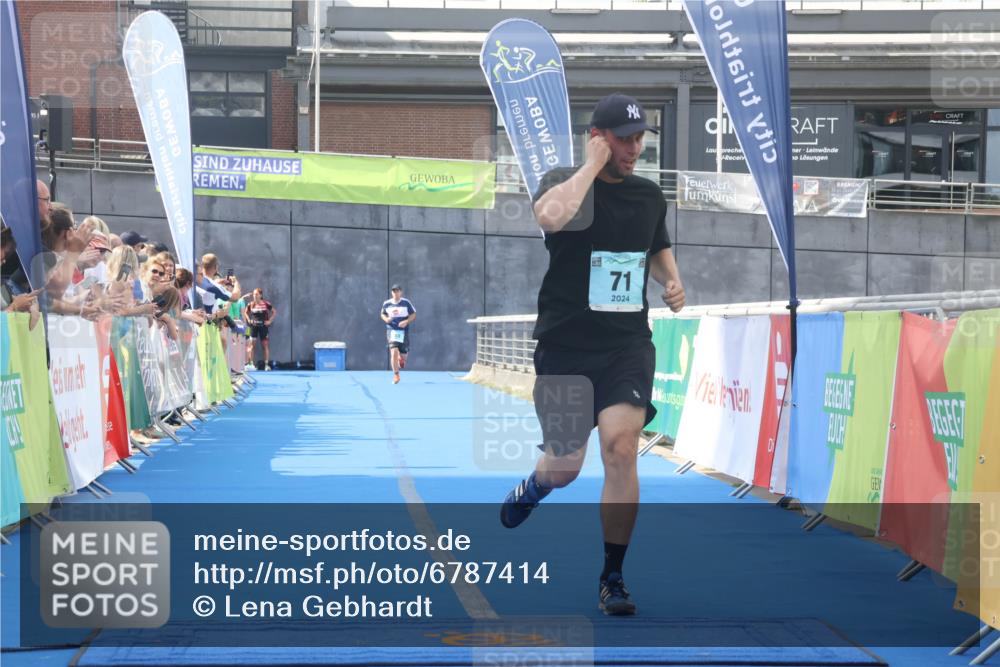 11.08.2024 - GEWOBA Citytriathlon Bremen Lena Gebhardt http://msf.ph/oto/6787414 11.08.2024 11:15:57 Ziel 15, 71 meine-sportfotos.de