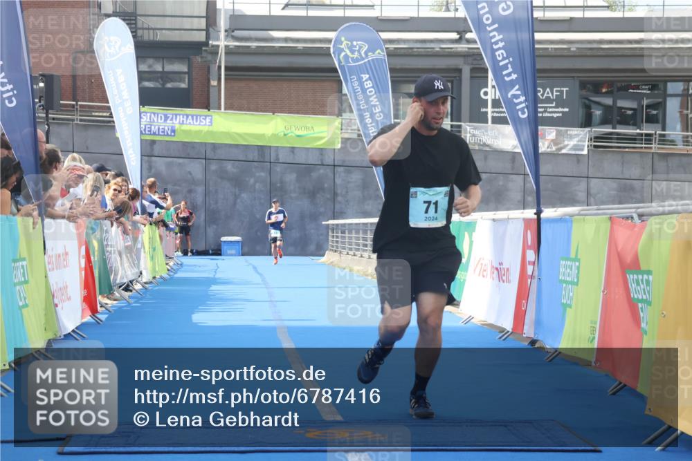 11.08.2024 - GEWOBA Citytriathlon Bremen Lena Gebhardt http://msf.ph/oto/6787416 11.08.2024 11:15:58 Ziel 15, 71, 96 meine-sportfotos.de
