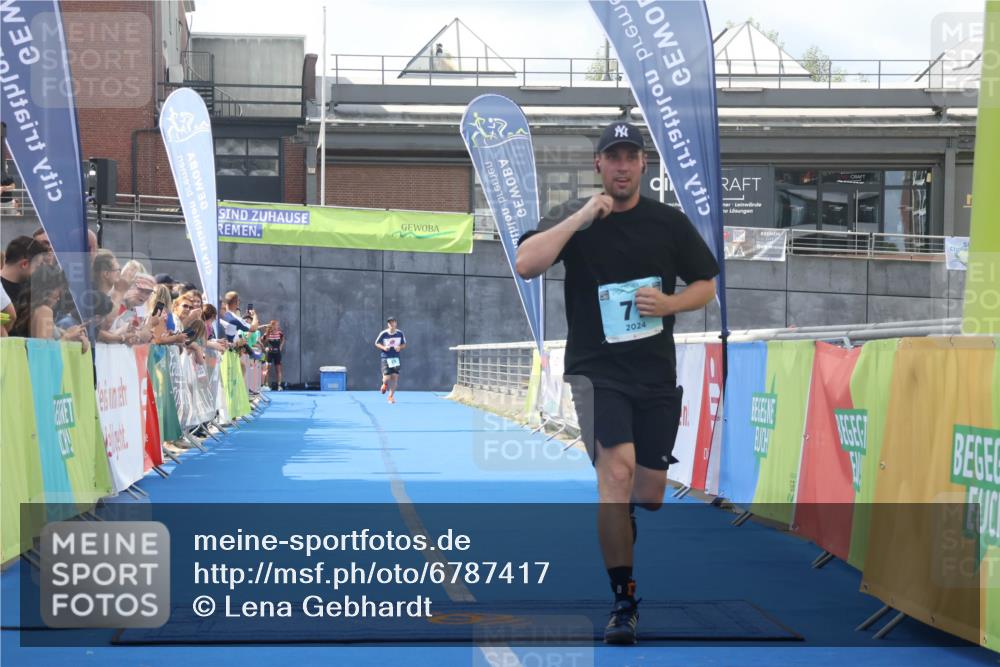 11.08.2024 - GEWOBA Citytriathlon Bremen Lena Gebhardt http://msf.ph/oto/6787417 11.08.2024 11:15:58 Ziel 15, 71, 96 meine-sportfotos.de