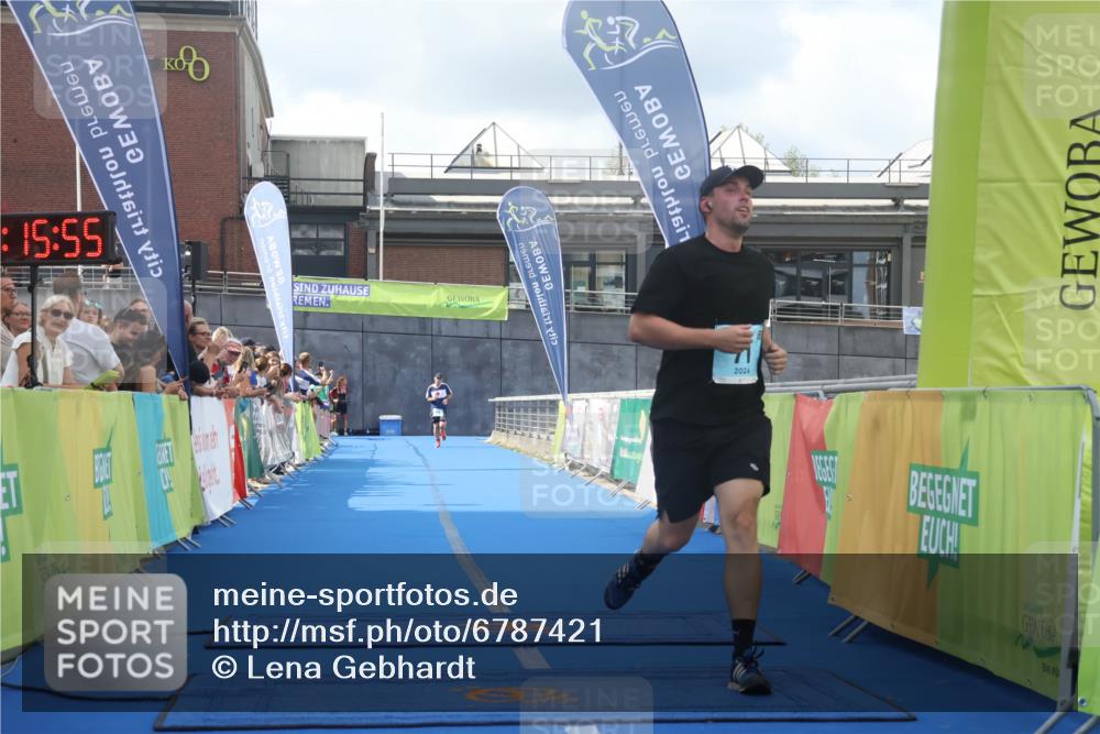 11.08.2024 - GEWOBA Citytriathlon Bremen Lena Gebhardt http://msf.ph/oto/6787421 11.08.2024 11:15:58 Ziel 15, 71, 96 meine-sportfotos.de