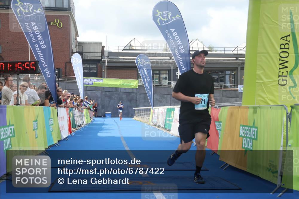 11.08.2024 - GEWOBA Citytriathlon Bremen Lena Gebhardt http://msf.ph/oto/6787422 11.08.2024 11:15:58 Ziel 15, 71, 96 meine-sportfotos.de