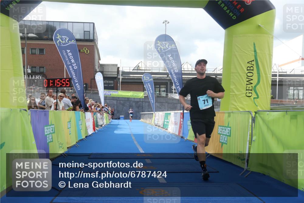 11.08.2024 - GEWOBA Citytriathlon Bremen Lena Gebhardt http://msf.ph/oto/6787424 11.08.2024 11:15:59 Ziel 15, 71, 96 meine-sportfotos.de