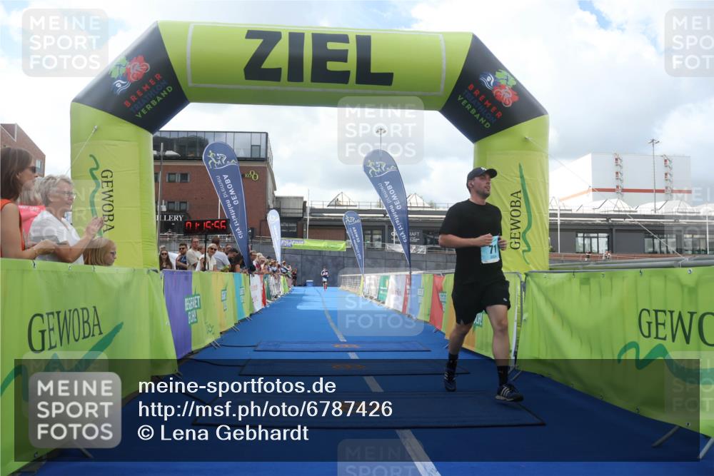 11.08.2024 - GEWOBA Citytriathlon Bremen Lena Gebhardt http://msf.ph/oto/6787426 11.08.2024 11:15:59 Ziel 15, 71, 96 meine-sportfotos.de
