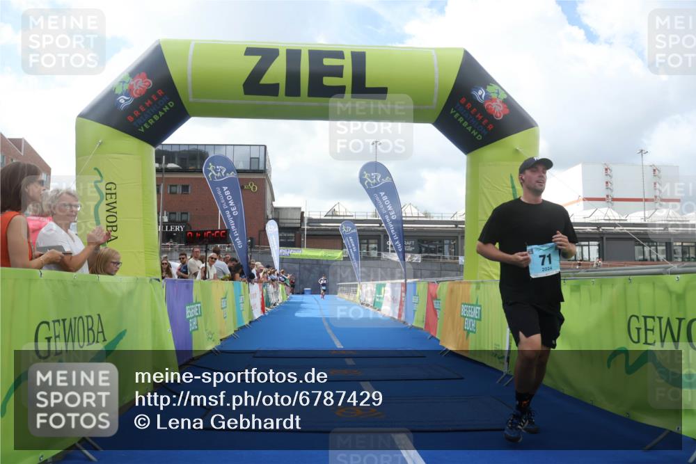 11.08.2024 - GEWOBA Citytriathlon Bremen Lena Gebhardt http://msf.ph/oto/6787429 11.08.2024 11:15:59 Ziel 15, 71, 96 meine-sportfotos.de