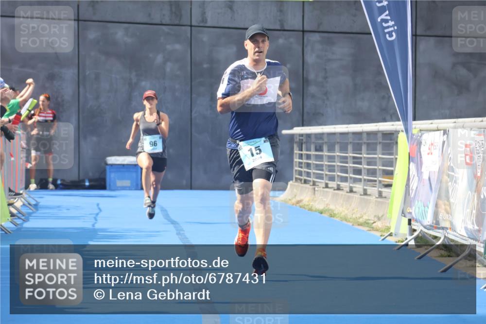 11.08.2024 - GEWOBA Citytriathlon Bremen Lena Gebhardt http://msf.ph/oto/6787431 11.08.2024 11:16:03 Ziel 15, 71, 96 meine-sportfotos.de
