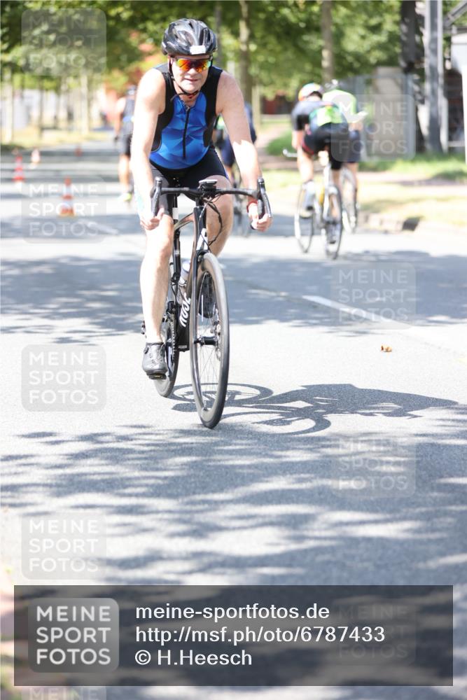 11.08.2024 - GEWOBA Citytriathlon Bremen H.Heesch http://msf.ph/oto/6787433 11.08.2024 13:13:20 Radfahren 422, 430, 447, 484, 528 meine-sportfotos.de