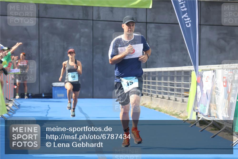 11.08.2024 - GEWOBA Citytriathlon Bremen Lena Gebhardt http://msf.ph/oto/6787434 11.08.2024 11:16:04 Ziel 15, 71, 96 meine-sportfotos.de