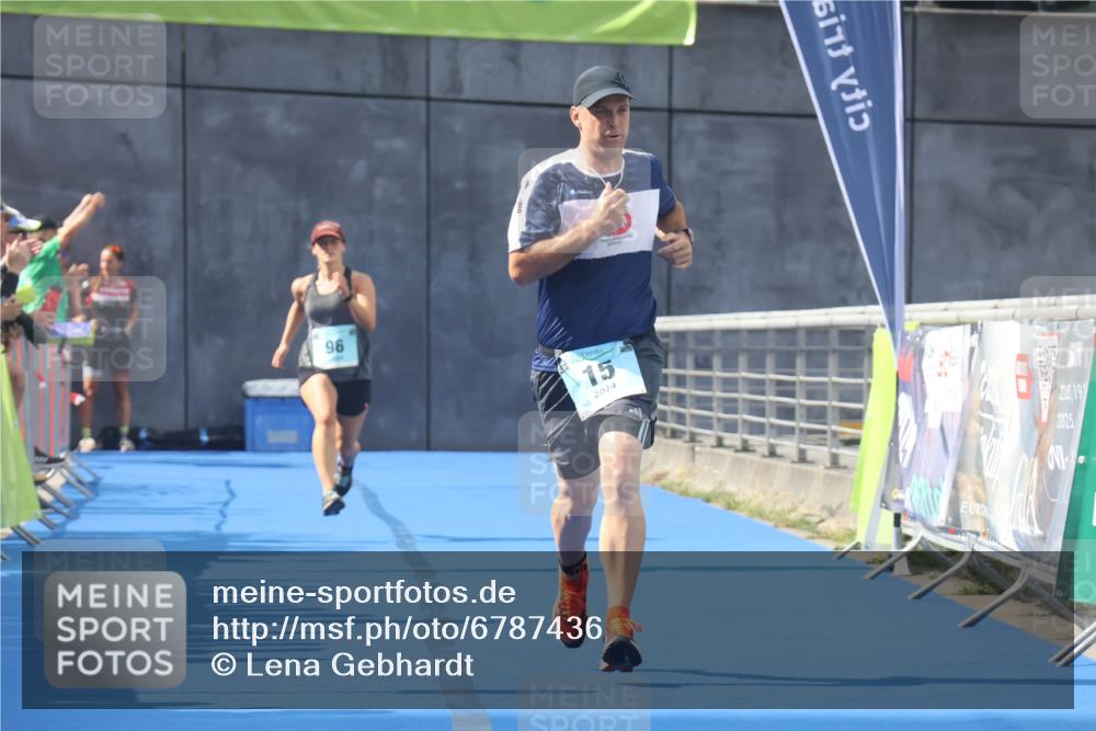 11.08.2024 - GEWOBA Citytriathlon Bremen Lena Gebhardt http://msf.ph/oto/6787436 11.08.2024 11:16:04 Ziel 15, 71, 96 meine-sportfotos.de