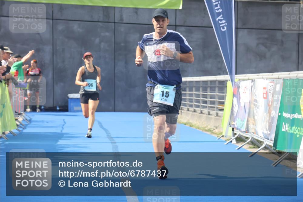 11.08.2024 - GEWOBA Citytriathlon Bremen Lena Gebhardt http://msf.ph/oto/6787437 11.08.2024 11:16:04 Ziel 15, 71, 96 meine-sportfotos.de
