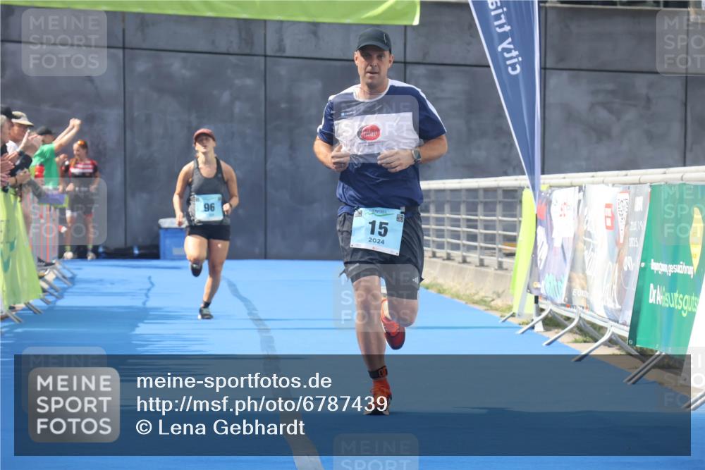 11.08.2024 - GEWOBA Citytriathlon Bremen Lena Gebhardt http://msf.ph/oto/6787439 11.08.2024 11:16:04 Ziel 15, 71, 96 meine-sportfotos.de