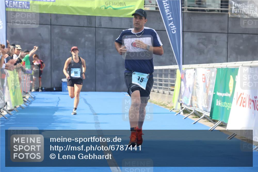 11.08.2024 - GEWOBA Citytriathlon Bremen Lena Gebhardt http://msf.ph/oto/6787441 11.08.2024 11:16:05 Ziel 15, 71, 96 meine-sportfotos.de
