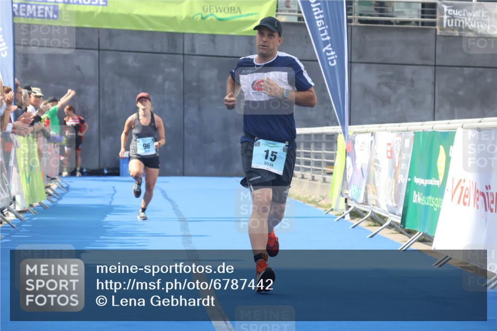 11.08.2024 - GEWOBA Citytriathlon Bremen Lena Gebhardt http://msf.ph/oto/6787442 11.08.2024 11:16:05 Ziel 15, 71, 96 meine-sportfotos.de