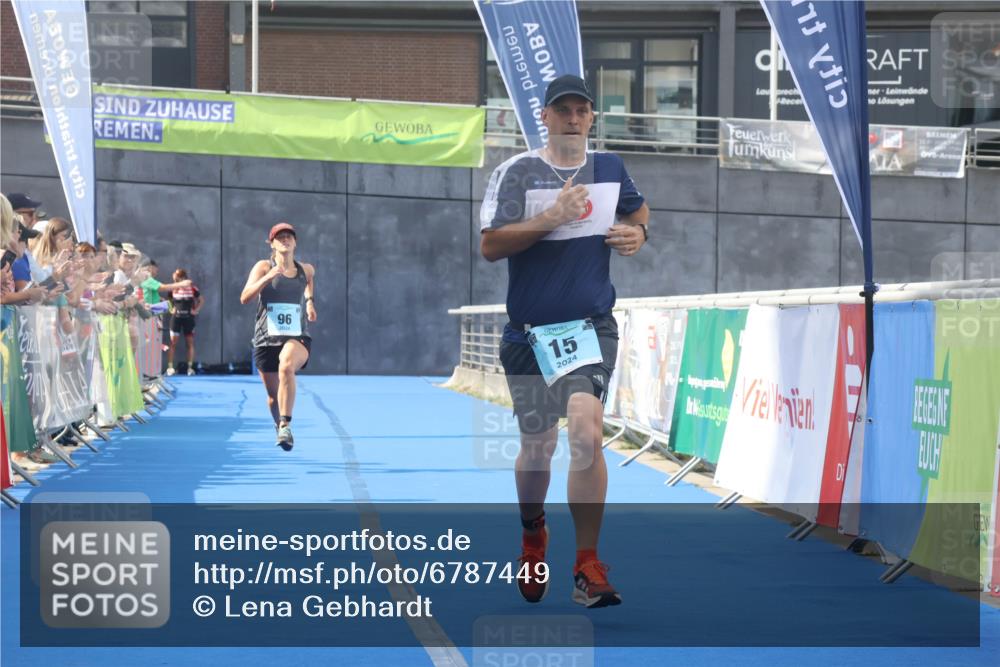 11.08.2024 - GEWOBA Citytriathlon Bremen Lena Gebhardt http://msf.ph/oto/6787449 11.08.2024 11:16:06 Ziel 15, 71, 96 meine-sportfotos.de