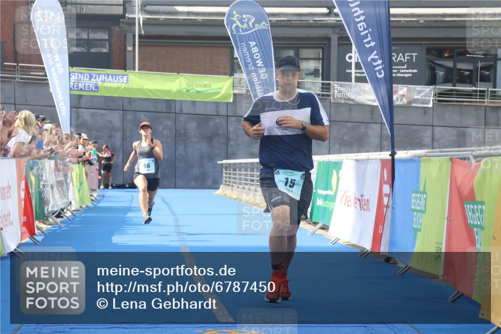 11.08.2024 - GEWOBA Citytriathlon Bremen Lena Gebhardt http://msf.ph/oto/6787450 11.08.2024 11:16:06 Ziel 15, 71, 96 meine-sportfotos.de