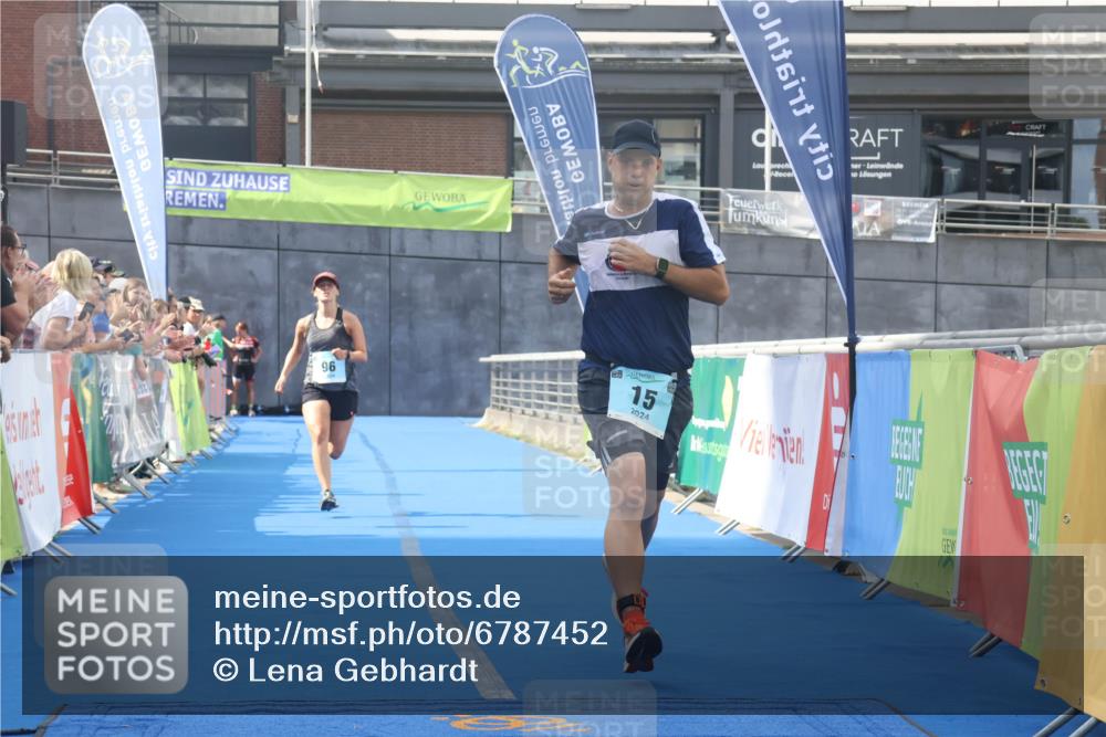 11.08.2024 - GEWOBA Citytriathlon Bremen Lena Gebhardt http://msf.ph/oto/6787452 11.08.2024 11:16:06 Ziel 15, 71, 96 meine-sportfotos.de