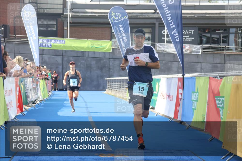 11.08.2024 - GEWOBA Citytriathlon Bremen Lena Gebhardt http://msf.ph/oto/6787454 11.08.2024 11:16:06 Ziel 15, 71, 96 meine-sportfotos.de