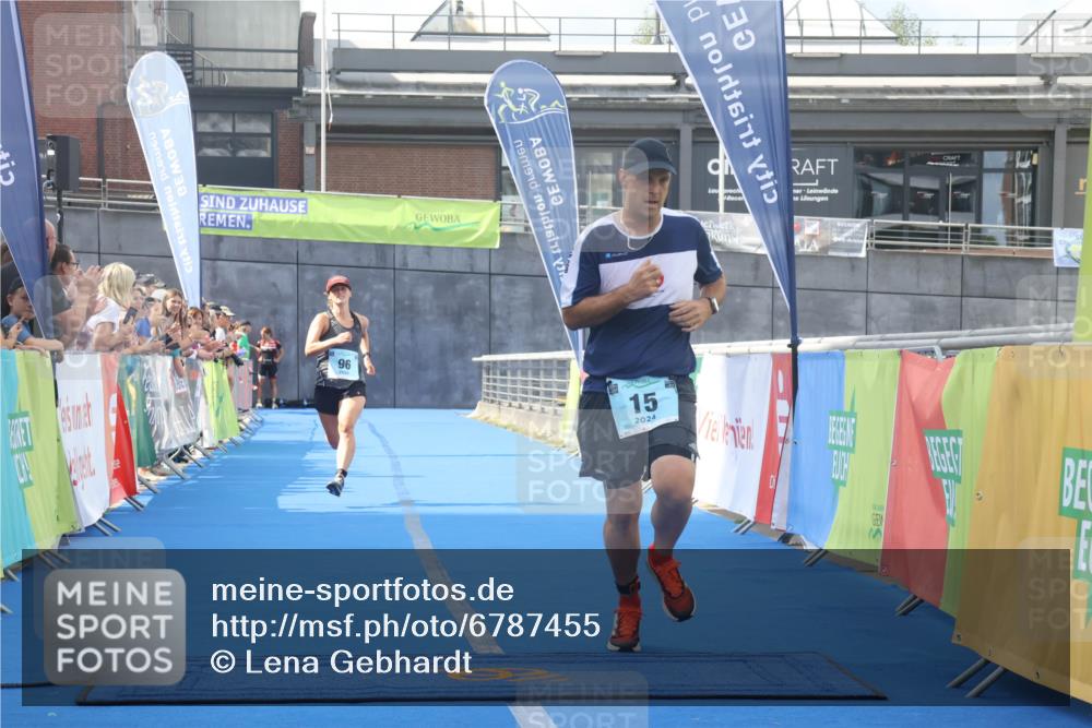 11.08.2024 - GEWOBA Citytriathlon Bremen Lena Gebhardt http://msf.ph/oto/6787455 11.08.2024 11:16:06 Ziel 15, 71, 96 meine-sportfotos.de