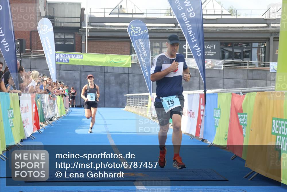 11.08.2024 - GEWOBA Citytriathlon Bremen Lena Gebhardt http://msf.ph/oto/6787457 11.08.2024 11:16:07 Ziel 15, 96 meine-sportfotos.de