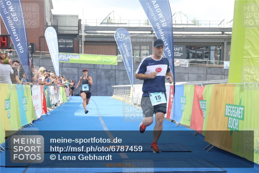 11.08.2024 - GEWOBA Citytriathlon Bremen Lena Gebhardt http://msf.ph/oto/6787459 11.08.2024 11:16:07 Ziel 15, 96 meine-sportfotos.de
