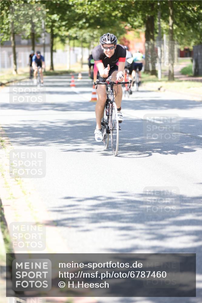 11.08.2024 - GEWOBA Citytriathlon Bremen H.Heesch http://msf.ph/oto/6787460 11.08.2024 13:13:23 Radfahren 430, 447, 484, 528 meine-sportfotos.de