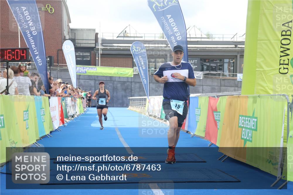 11.08.2024 - GEWOBA Citytriathlon Bremen Lena Gebhardt http://msf.ph/oto/6787463 11.08.2024 11:16:07 Ziel 15, 96 meine-sportfotos.de