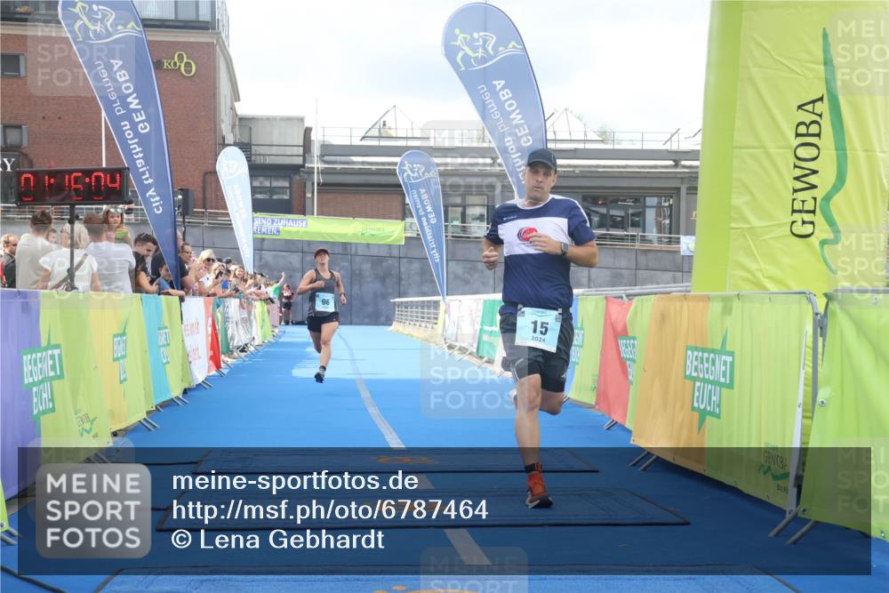 11.08.2024 - GEWOBA Citytriathlon Bremen Lena Gebhardt http://msf.ph/oto/6787464 11.08.2024 11:16:07 Ziel 15, 96 meine-sportfotos.de