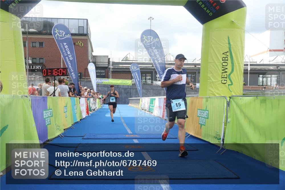 11.08.2024 - GEWOBA Citytriathlon Bremen Lena Gebhardt http://msf.ph/oto/6787469 11.08.2024 11:16:07 Ziel 15, 96 meine-sportfotos.de
