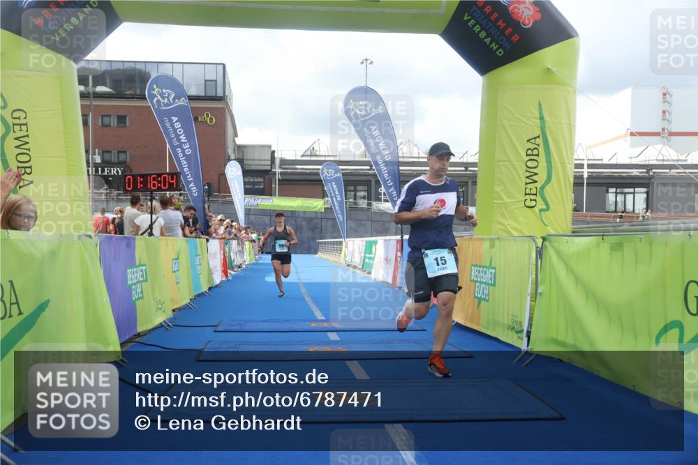 11.08.2024 - GEWOBA Citytriathlon Bremen Lena Gebhardt http://msf.ph/oto/6787471 11.08.2024 11:16:07 Ziel 15, 96 meine-sportfotos.de