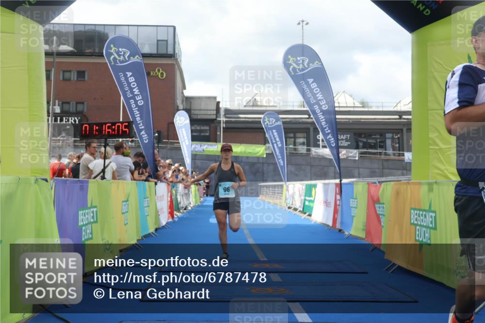 11.08.2024 - GEWOBA Citytriathlon Bremen Lena Gebhardt http://msf.ph/oto/6787478 11.08.2024 11:16:08 Ziel 15, 96 meine-sportfotos.de