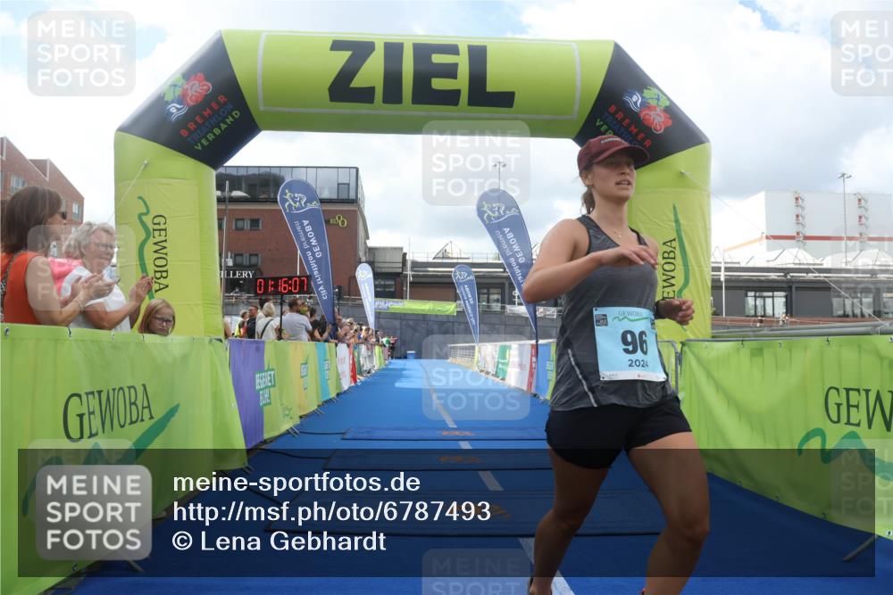 11.08.2024 - GEWOBA Citytriathlon Bremen Lena Gebhardt http://msf.ph/oto/6787493 11.08.2024 11:16:10 Ziel 15, 96 meine-sportfotos.de