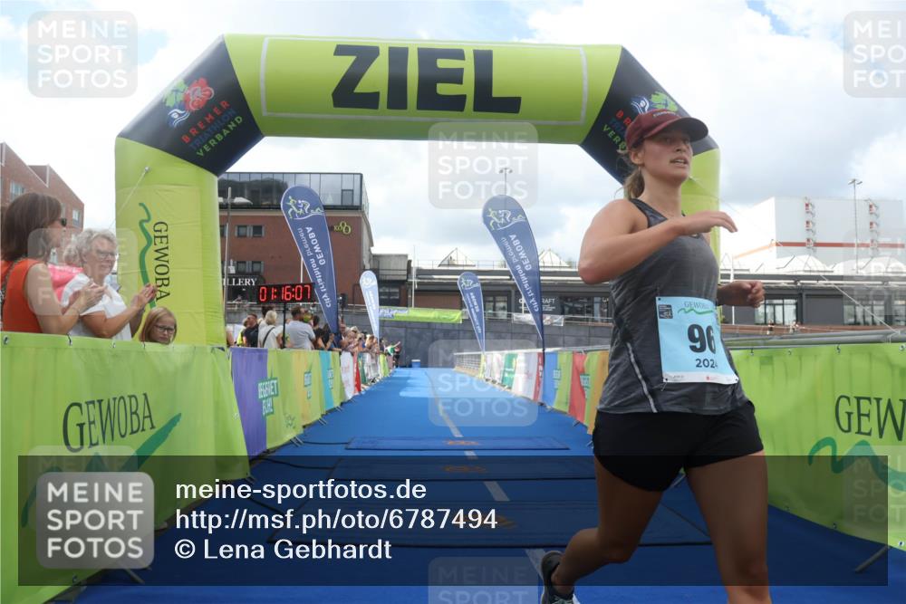 11.08.2024 - GEWOBA Citytriathlon Bremen Lena Gebhardt http://msf.ph/oto/6787494 11.08.2024 11:16:10 Ziel 15, 96 meine-sportfotos.de