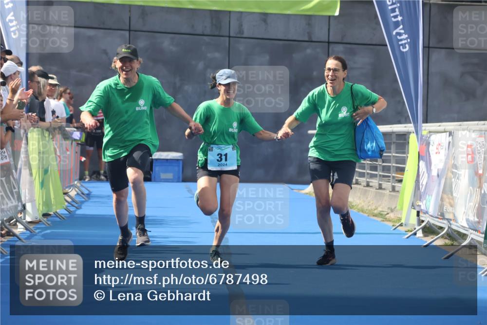 11.08.2024 - GEWOBA Citytriathlon Bremen Lena Gebhardt http://msf.ph/oto/6787498 11.08.2024 11:16:26 Ziel 31 meine-sportfotos.de