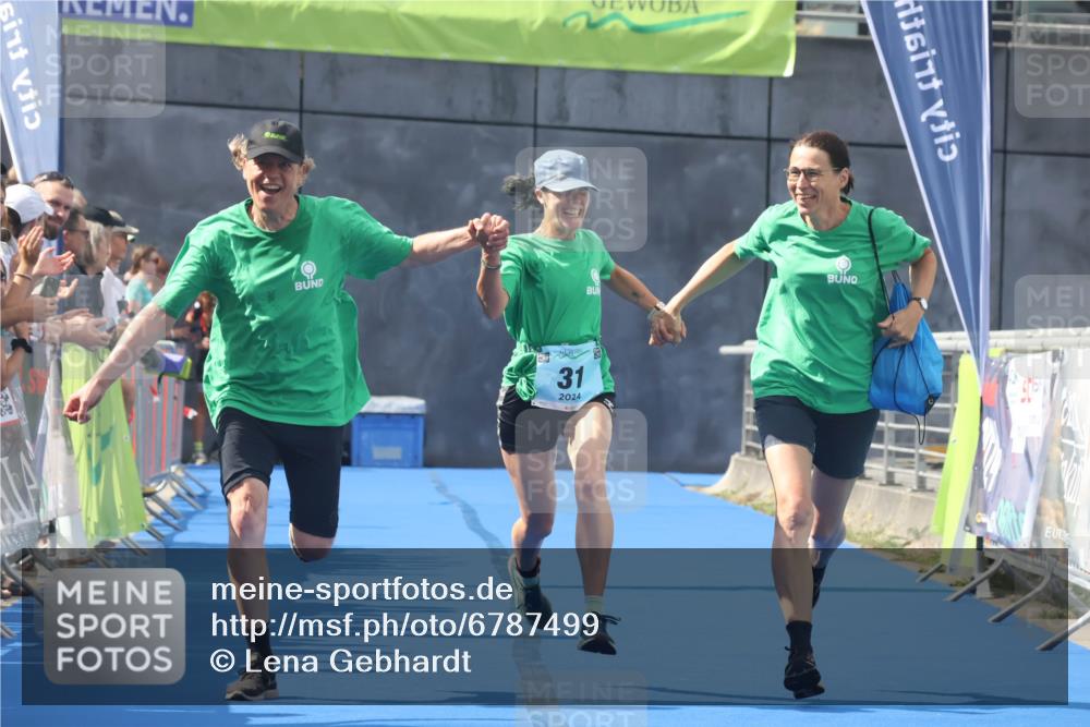 11.08.2024 - GEWOBA Citytriathlon Bremen Lena Gebhardt http://msf.ph/oto/6787499 11.08.2024 11:16:26 Ziel 31 meine-sportfotos.de
